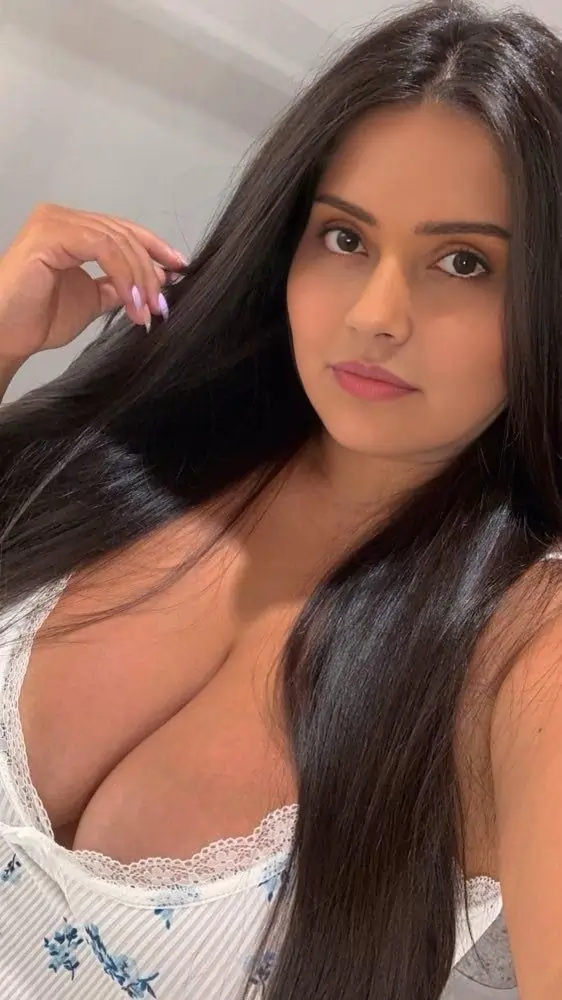 Riya Ahmedabad Call Girl Service